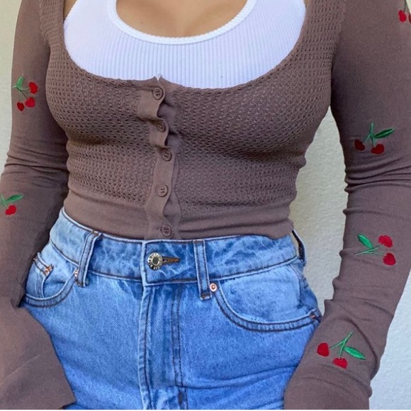 Sweaters - Cropped cherries sleeve sweater